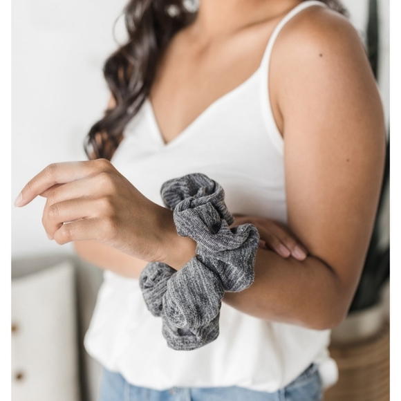 Oversized Scrunchy - Picture 2 of 2